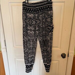 Black & White Paisley Elastic Waist Jogger Pants
